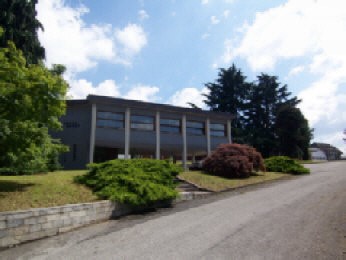 Capannone in Vendita a Cantù, 4400 m²