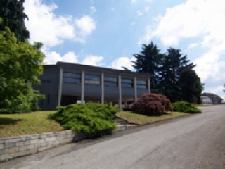 Capannone in Vendita a Cantù, 4400 m²