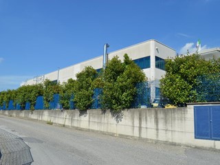 Capannone in Vendita a Carugo, 300'000&euro;, 275 m²