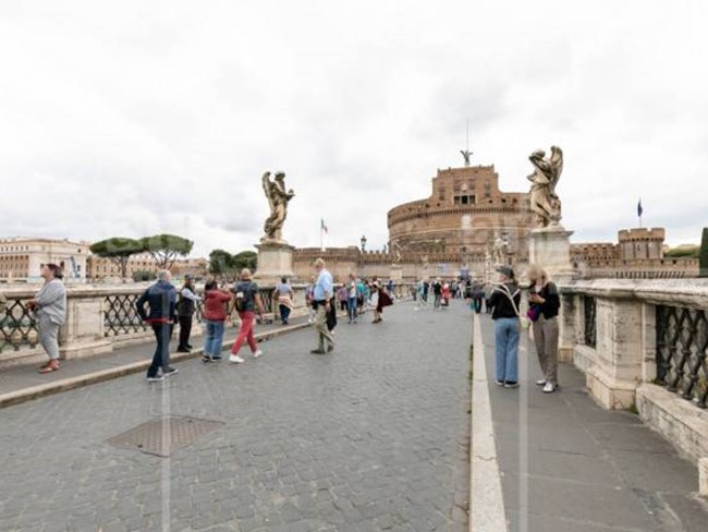 Trilocale in Vendita a Roma, 120'000&euro;, 60 m²