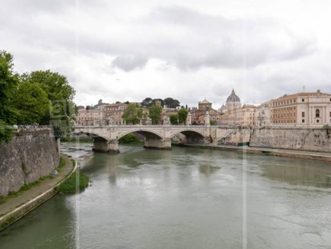 Bilocale in Vendita a Roma, 140'000&euro;, 68 m²