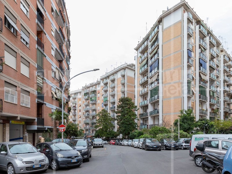 Quadrilocale in Vendita a Roma, 395'000&euro;, 114 m²