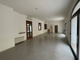Ufficio in Vendita a Mirandola, 51 m²