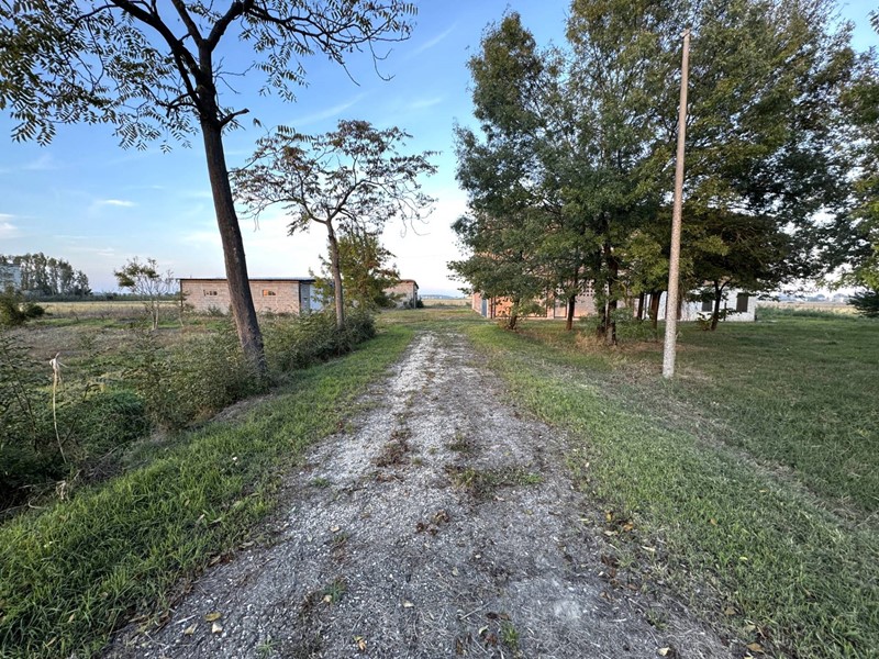 Casa Indipendente in Vendita a Mirandola, 195'000€, 685 m²