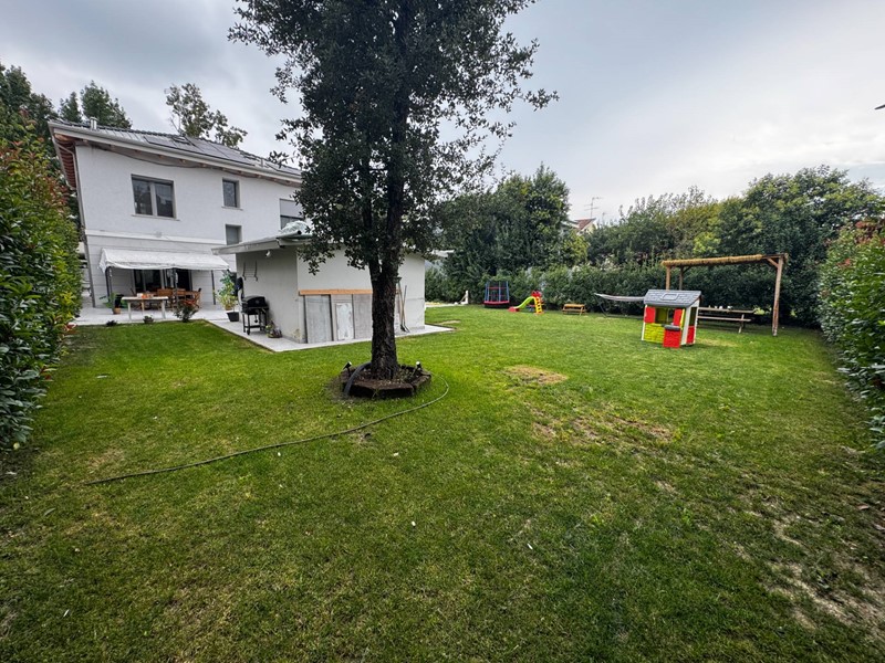 Villa in Vendita a Concordia sulla Secchia, 350'000€, 250 m²