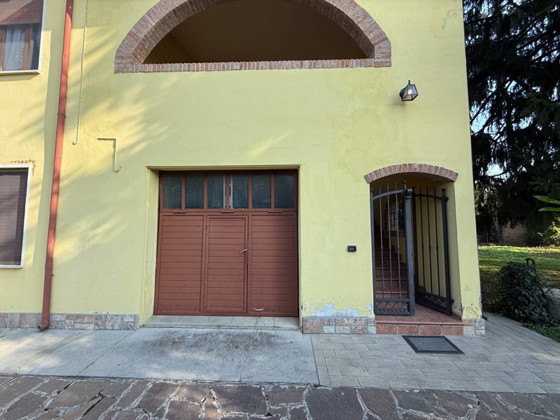 Appartamento in Vendita a Poggio Rusco, 120'000&euro;, 137 m²