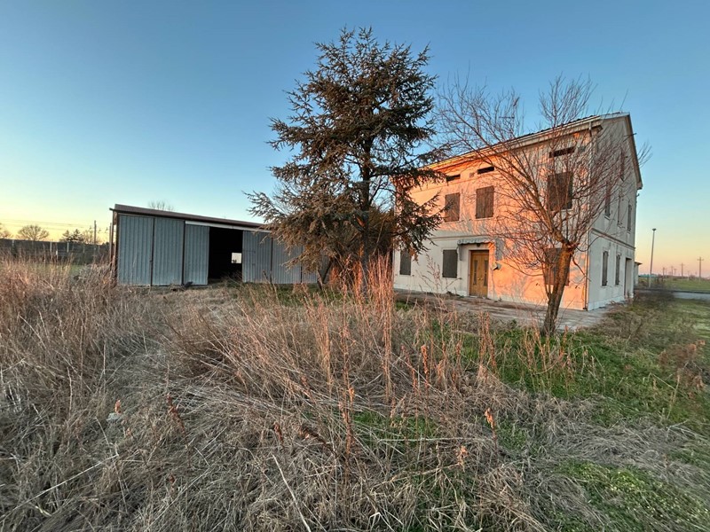 Rustico in Vendita a Mirandola, 119'000€, 600 m²