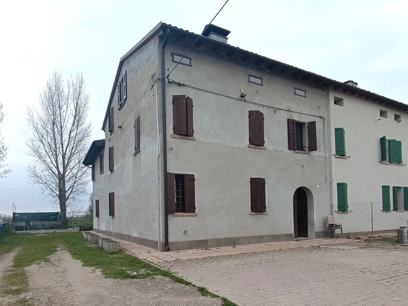 Casa Semi Indipendente in Vendita a San Possidonio, 165'000€, 230 m²