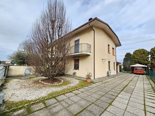Casa Semi Indipendente in Vendita a Concordia sulla Secchia, 179'000€, 168 m²