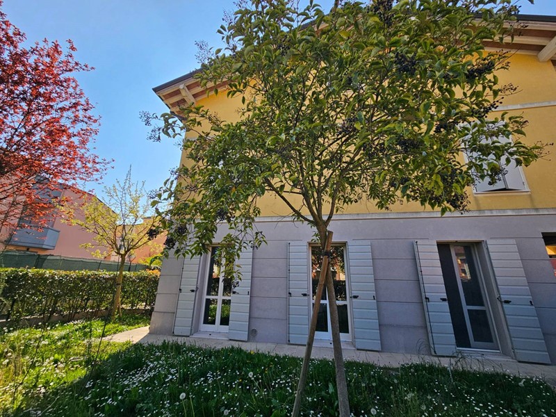 Casa Semi Indipendente in Vendita a Medolla, 329'000€, 200 m²