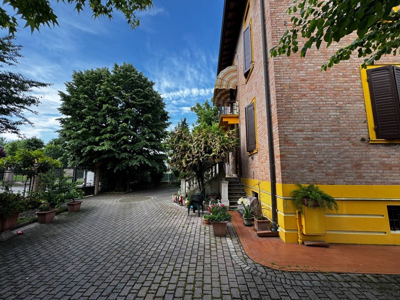 Villa in Vendita a Mirandola, 237'000€, 300 m²