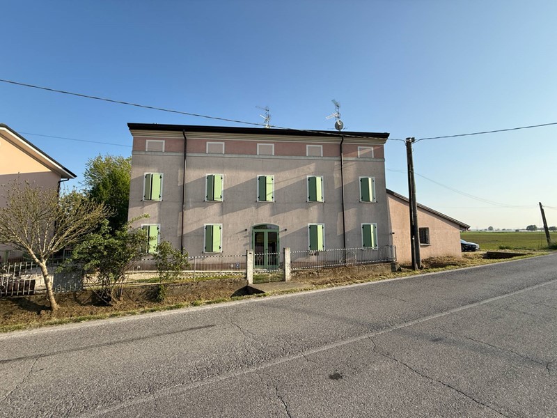 Casa Semi Indipendente in Vendita a San Giacomo delle Segnate, 149'000&euro;, 290 m²