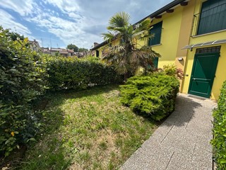 Villetta a schiera in Vendita a Mirandola, 165'000€, 80 m²