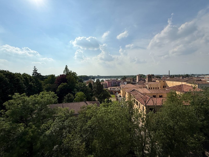 Appartamento in Vendita a Ostiglia, 72'000&euro;, 126 m²