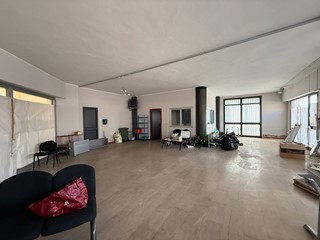 Immobile commerciale in Vendita a Ostiglia, 85'000&euro;, 130 m²