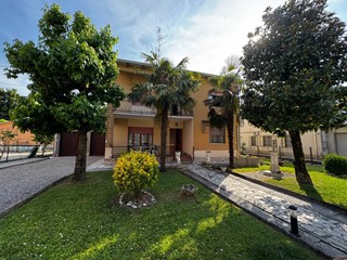 Villa in Vendita a Finale Emilia, 210'000€, 223 m²