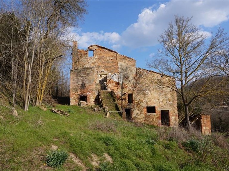 Rustico in Vendita a Montepulciano, 270'000€, 400 m²