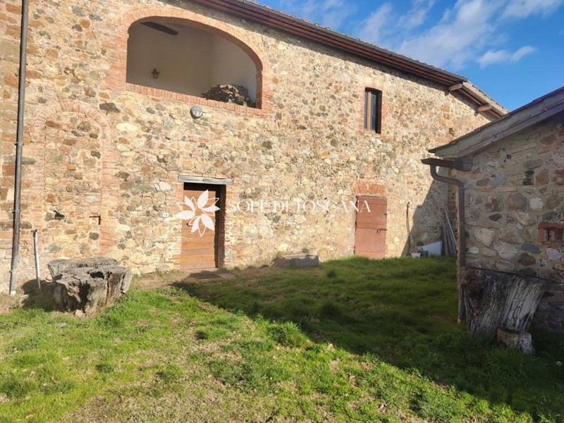 Rustico in Vendita a Montalcino, 279 m²