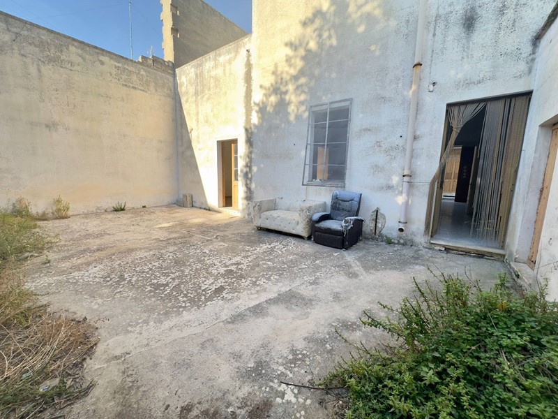 Casa Indipendente in Vendita a Surbo, 75'000€, 223 m²