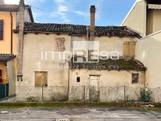 Rustico in Vendita a Villorba, 55'000€, 80 m²