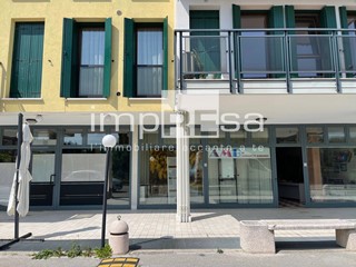 Immobile commerciale in Vendita a Villorba, 93'000€, 65 m²