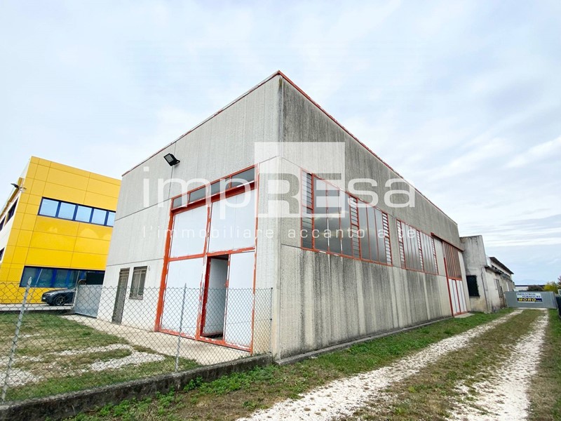 Magazzino in Vendita a Ponzano Veneto, 315'000€, 500 m²