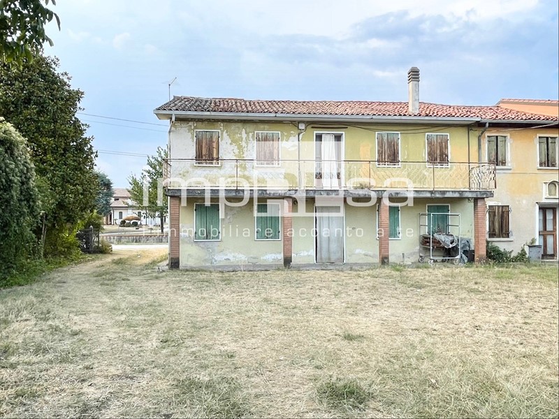 Casa Indipendente in Vendita a Ponzano Veneto, 198'000€, 300 m²