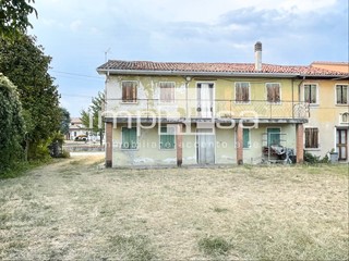 Casa Indipendente in Vendita a Ponzano Veneto, 198'000€, 300 m²