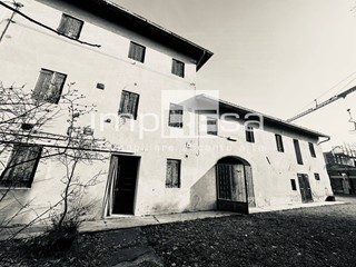 Rustico in Vendita a Spresiano, 150'000€, 480 m²