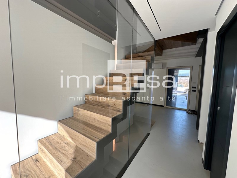 Villetta a schiera in Vendita a Ponzano Veneto, 595'000€, 217 m²