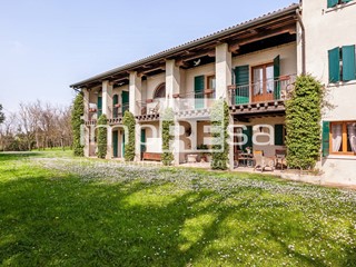 Rustico in Vendita a Spresiano, 480'000€, 310 m²