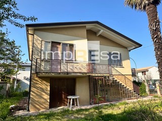 Casa Indipendente in Vendita a Villorba, 185'000&euro;, 210 m²