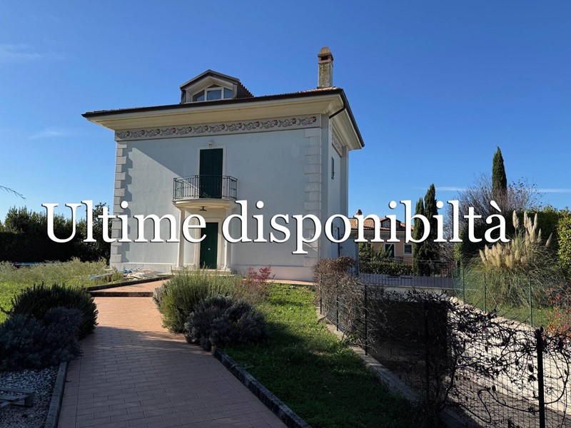 Villa in Vendita a Campagnano di Roma, 369'000€, 240 m²