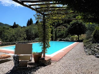 Rustico in Vendita a Pescaglia, 495'000€, 250 m²