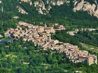 Attività commerciale in Vendita a Caramanico Terme, 95'000€, 350 m²