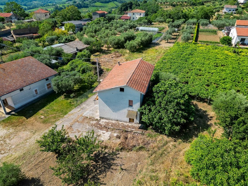 Casa Indipendente in Vendita a Giuliano Teatino, 38'000&euro;, 180 m²