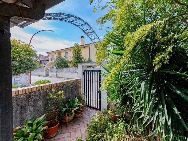 Casa Indipendente in Vendita a Torrevecchia Teatina, 400 m²