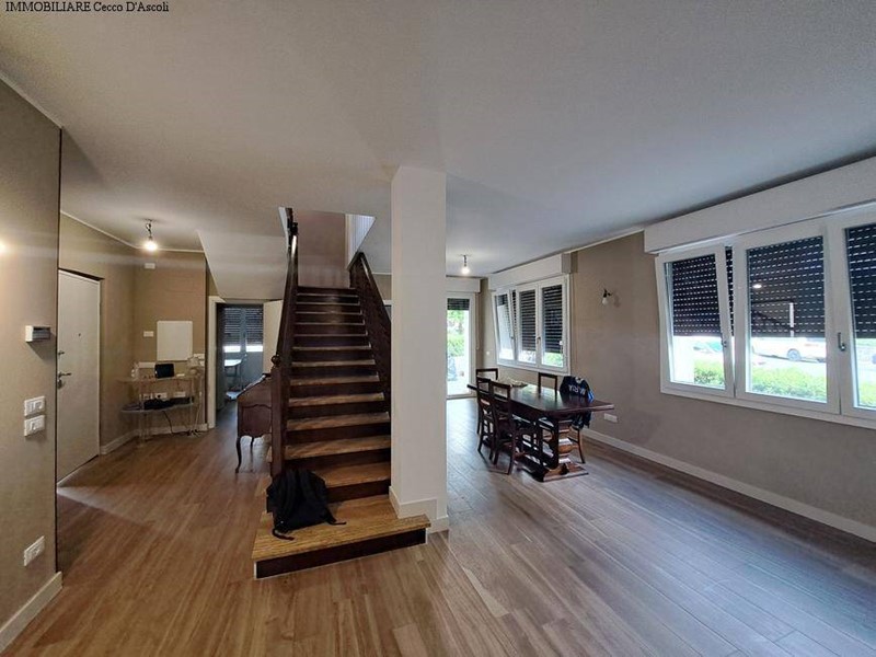 Villa in Vendita a Ascoli Piceno, 435'000€, 315 m²