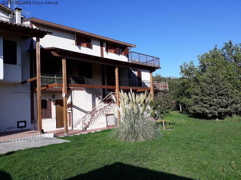 Casa Indipendente in Vendita a Civitella del Tronto, 125'000€, 283 m²