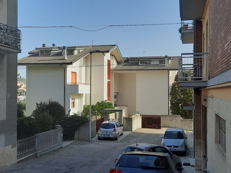 Villa in Vendita a Ascoli Piceno, 350'000€, 620 m²