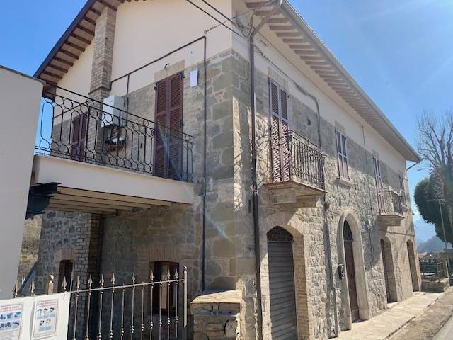 Casa Indipendente in Vendita a Roccafluvione, 200'000€, 250 m²