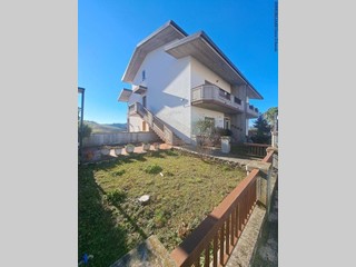 Appartamento in Vendita a Castignano, 155'000€, 183 m²