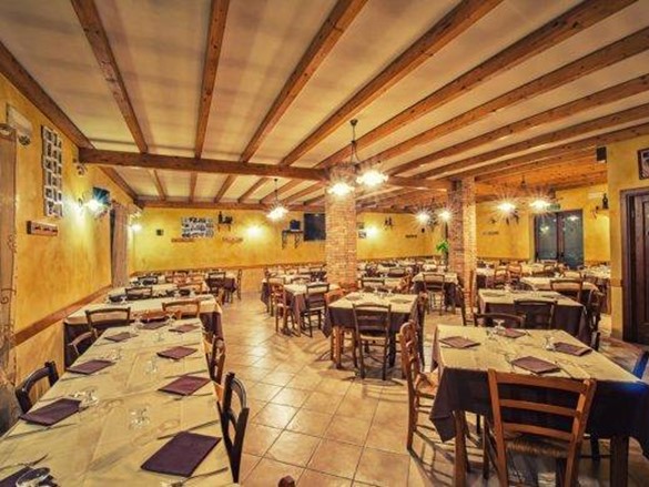 Attività commerciale in Vendita a Ascoli Piceno, 180'000€, 140 m²