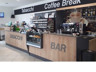 Attività commerciale in Vendita a Folignano, 100 m²