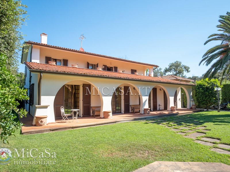 Villa in Vendita a Pisa, 1'200'000€, 360 m²