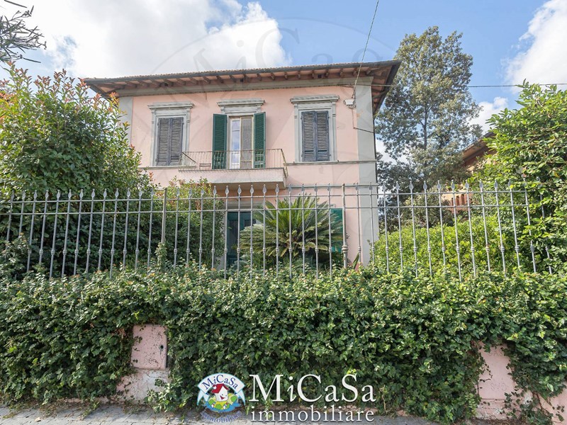 Villa in Vendita a Pisa, 585'000€, 222 m²