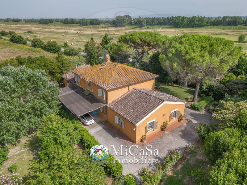 Villa in Vendita a Collesalvetti, 649'000&euro;, 537 m²