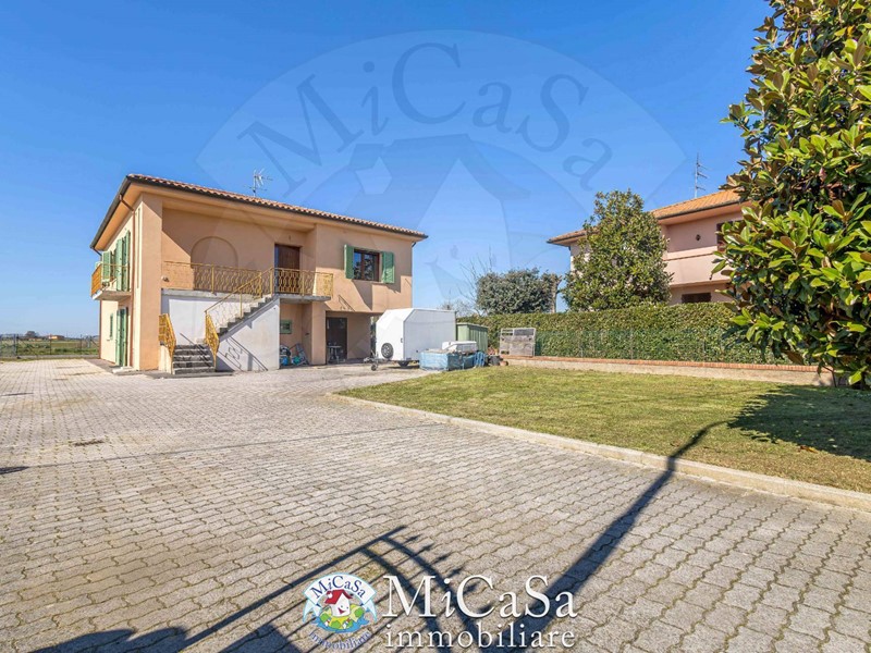 Villa in Vendita a Cascina, 379'000€, 240 m²