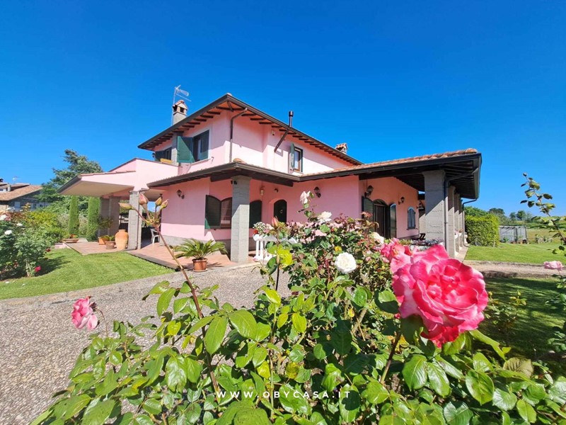 Villa in Vendita a Vejano, 428'000€, 450 m²