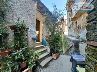 Casa Indipendente in Vendita a Bassano Romano, 26'000€, 43 m²